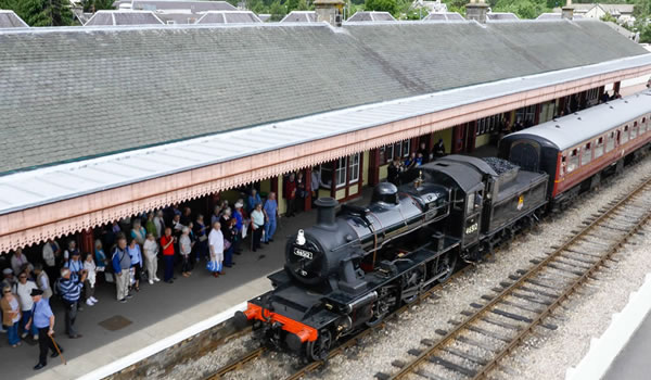 Steam Locomotive Ivatt 46512 arriving at Platform 3 Aviemore station on the Strathspey Railway
